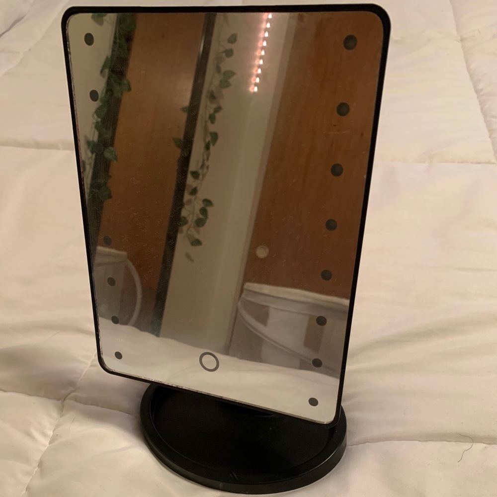 Black light-up mirror